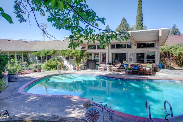 1012 NE Hefley Street, Grants Pass, OR 97526