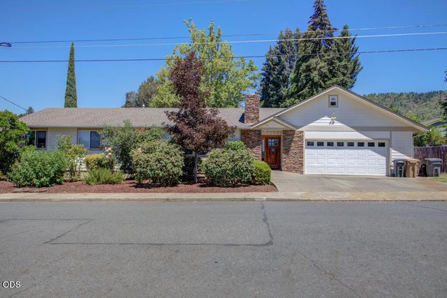 1012 NE Hefley Street, Grants Pass, OR 97526