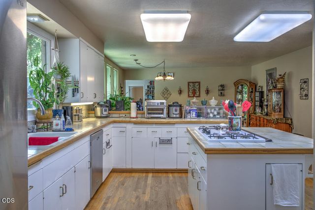 1012 NE Hefley Street, Grants Pass, OR 97526