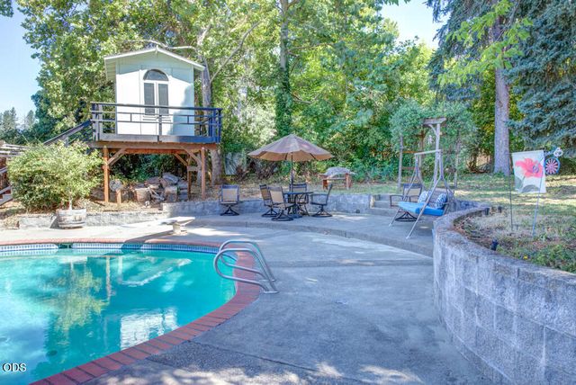 1012 NE Hefley Street, Grants Pass, OR 97526