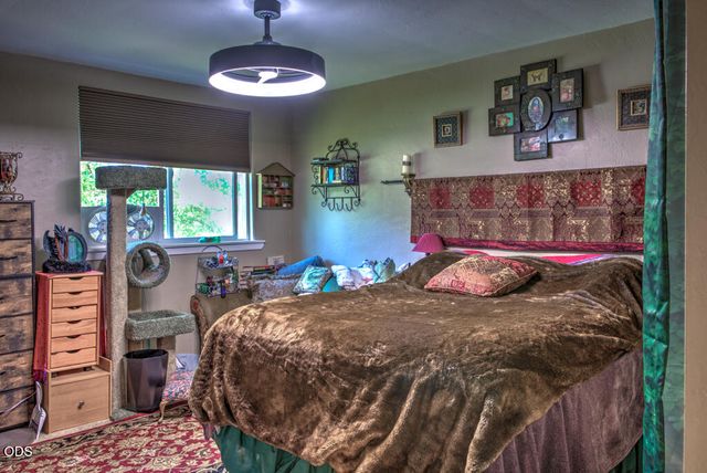 1012 NE Hefley Street, Grants Pass, OR 97526