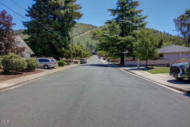 1012 NE Hefley Street, Grants Pass, OR 97526