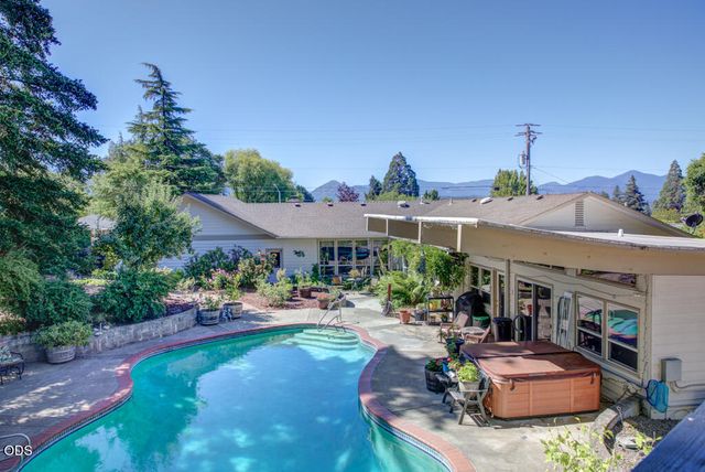 1012 NE Hefley Street, Grants Pass, OR 97526