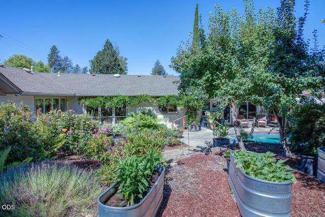 1012 NE Hefley Street, Grants Pass, OR 97526