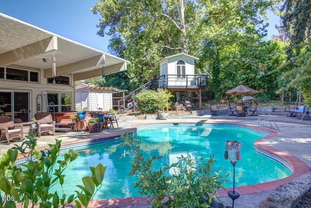 1012 NE Hefley Street, Grants Pass, OR 97526