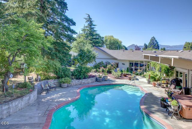 1012 NE Hefley Street, Grants Pass, OR 97526