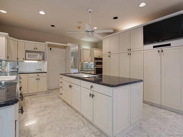 43564 Scenic Lane, Northville, MI 48167