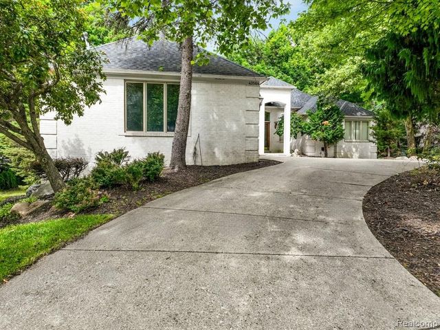 43564 Scenic Lane, Northville, MI 48167