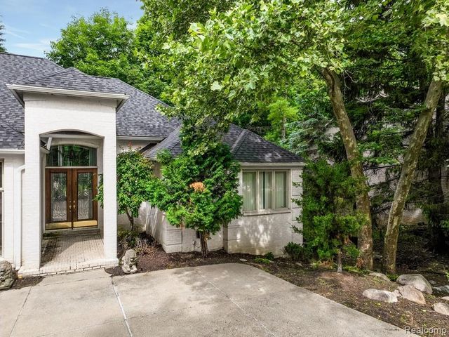 43564 Scenic Lane, Northville, MI 48167