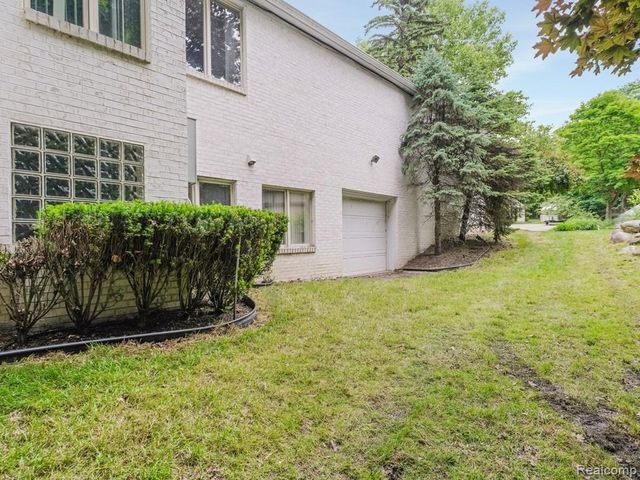 43564 Scenic Lane, Northville, MI 48167