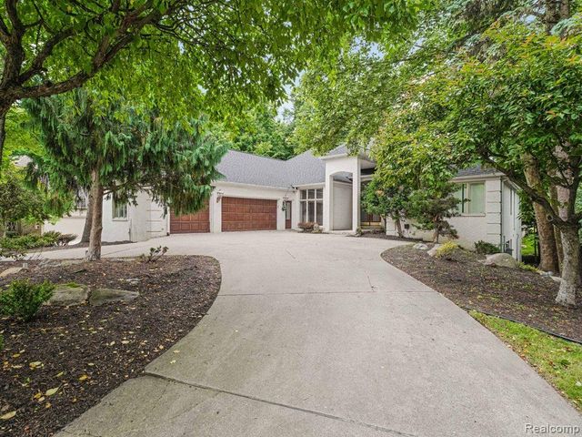 43564 Scenic Lane, Northville, MI 48167