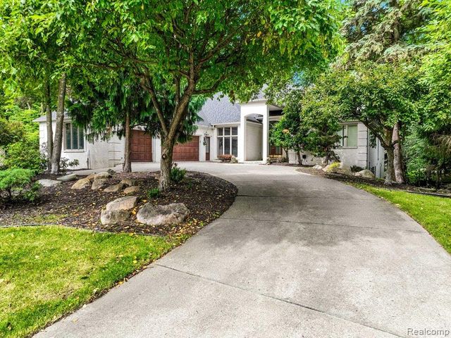 43564 Scenic Lane, Northville, MI 48167