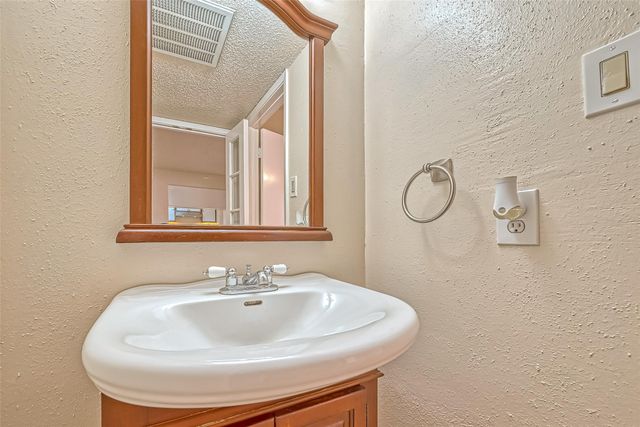 2800 Jeanetta Street 1604, Houston, TX 77063