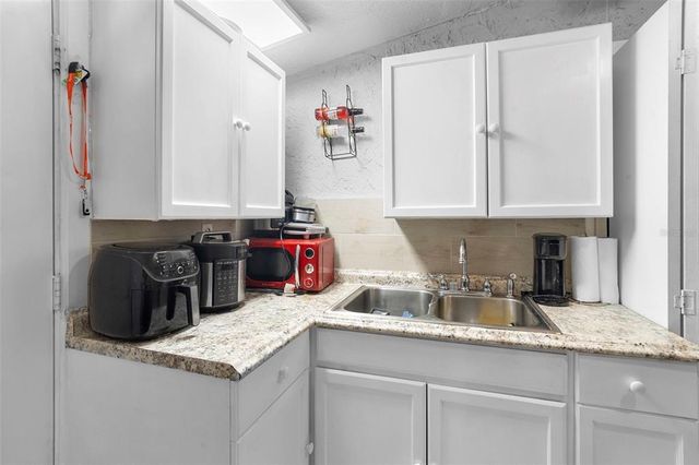 90 NANCY LEE AVENUE, Orlando, FL 32807