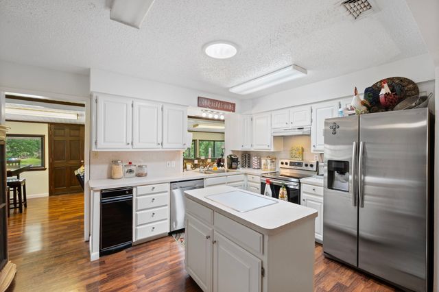 1802 Long Creek Court, Granbury, TX 76049