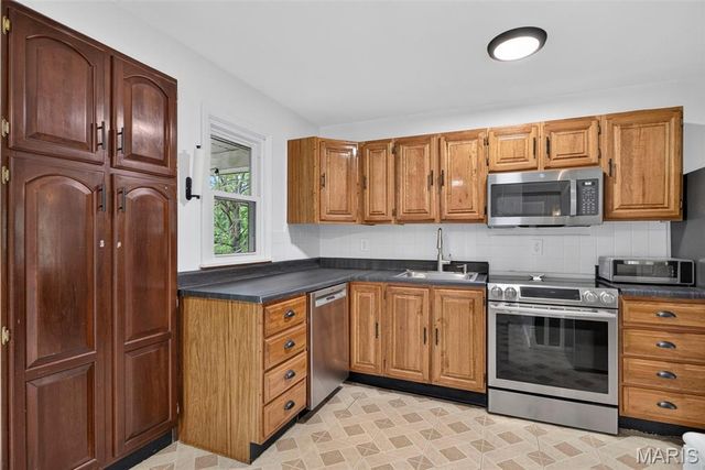10800 Hobday Avenue, St Ann, MO 63074