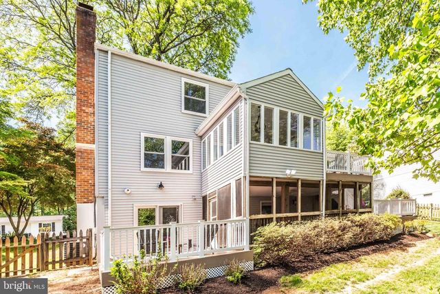 10222 STEAMBOAT LANDING LN, Burke, VA 22015