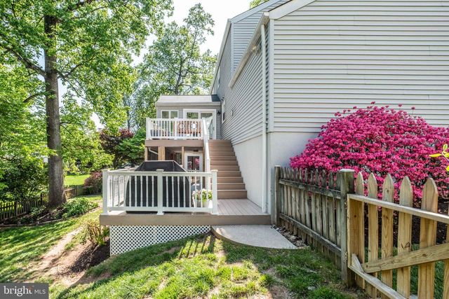 10222 STEAMBOAT LANDING LN, Burke, VA 22015