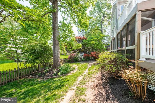 10222 STEAMBOAT LANDING LN, Burke, VA 22015