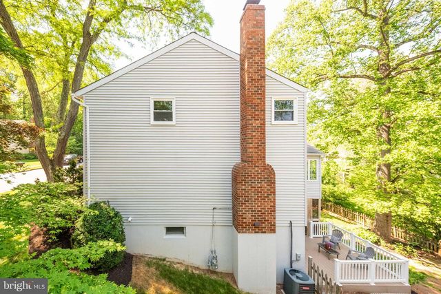 10222 STEAMBOAT LANDING LN, Burke, VA 22015