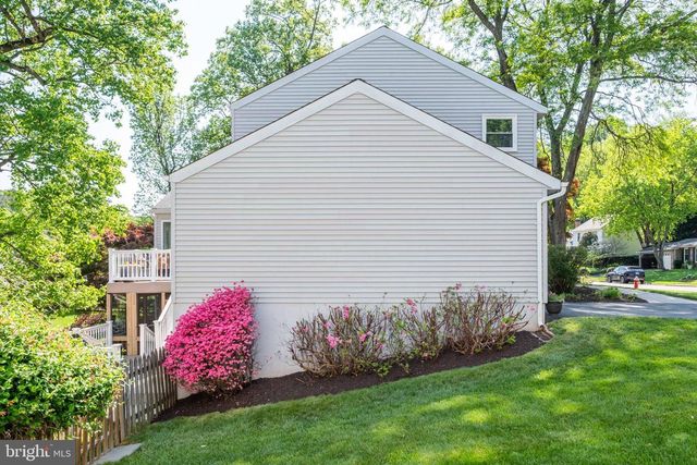 10222 STEAMBOAT LANDING LN, Burke, VA 22015