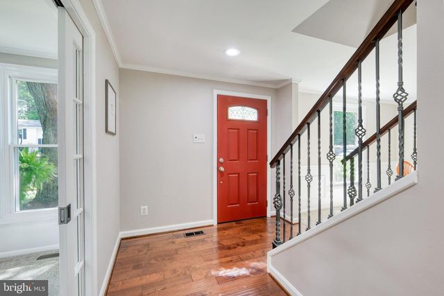 10222 STEAMBOAT LANDING LN, Burke, VA 22015