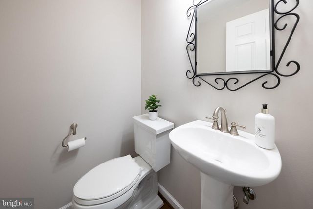 10222 STEAMBOAT LANDING LN, Burke, VA 22015