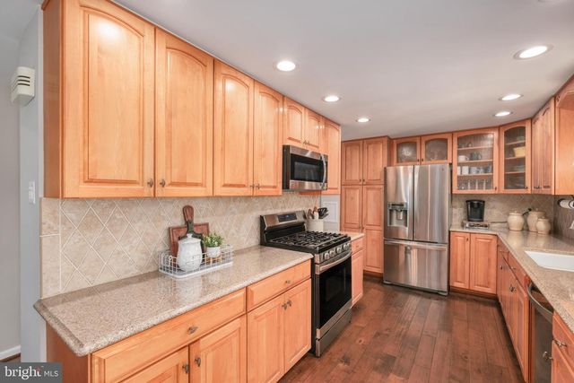 10222 STEAMBOAT LANDING LN, Burke, VA 22015
