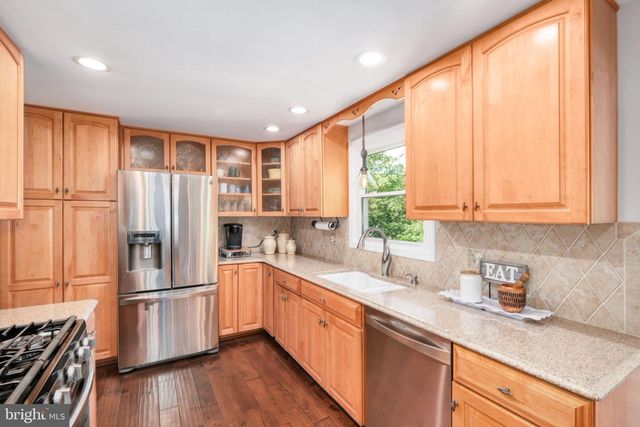 10222 STEAMBOAT LANDING LN, Burke, VA 22015