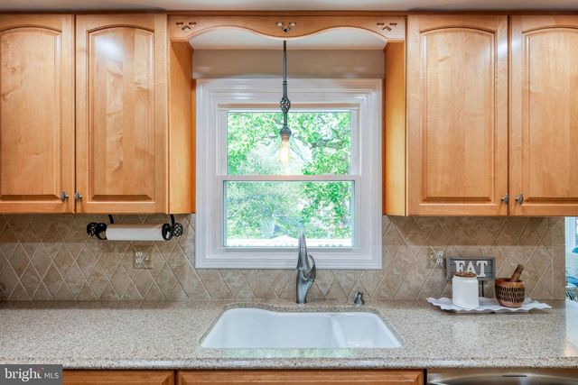 10222 STEAMBOAT LANDING LN, Burke, VA 22015
