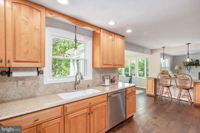 10222 STEAMBOAT LANDING LN, Burke, VA 22015