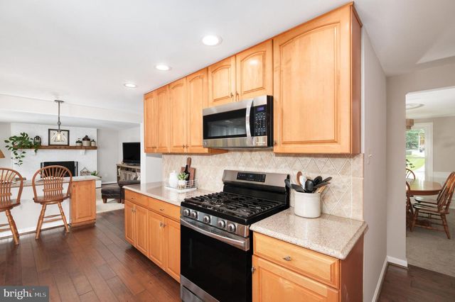 10222 STEAMBOAT LANDING LN, Burke, VA 22015