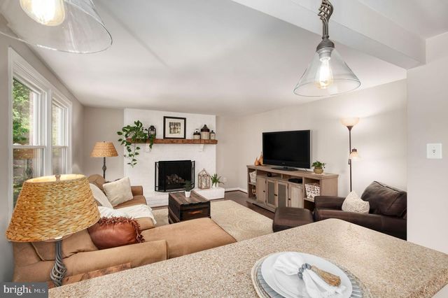 10222 STEAMBOAT LANDING LN, Burke, VA 22015