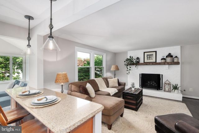 10222 STEAMBOAT LANDING LN, Burke, VA 22015