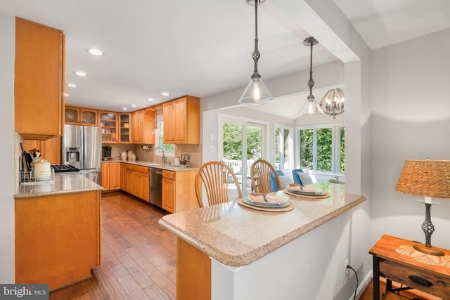 10222 STEAMBOAT LANDING LN, Burke, VA 22015