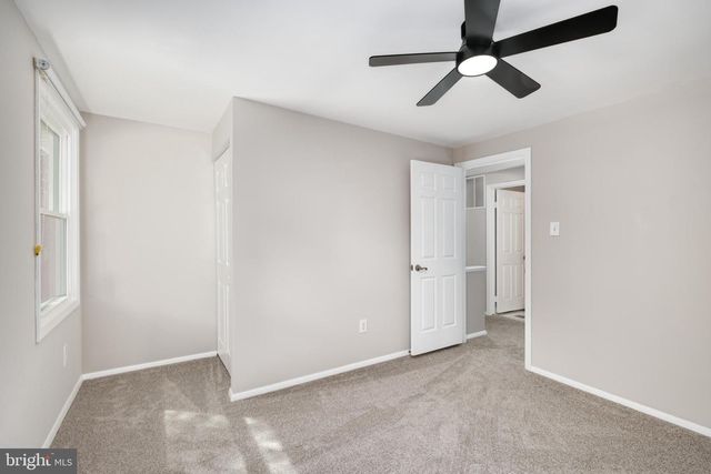 10222 STEAMBOAT LANDING LN, Burke, VA 22015
