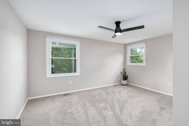 10222 STEAMBOAT LANDING LN, Burke, VA 22015