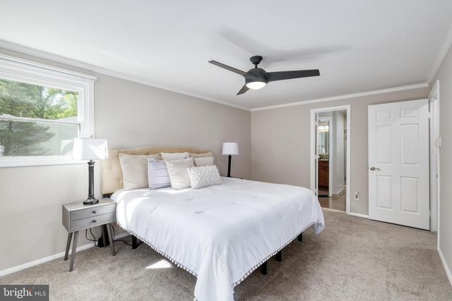 10222 STEAMBOAT LANDING LN, Burke, VA 22015