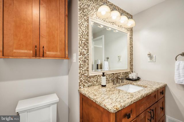 10222 STEAMBOAT LANDING LN, Burke, VA 22015