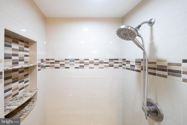 10222 STEAMBOAT LANDING LN, Burke, VA 22015