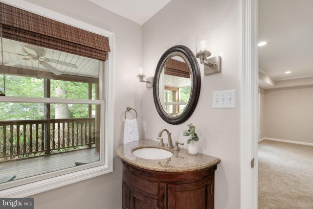 10222 STEAMBOAT LANDING LN, Burke, VA 22015