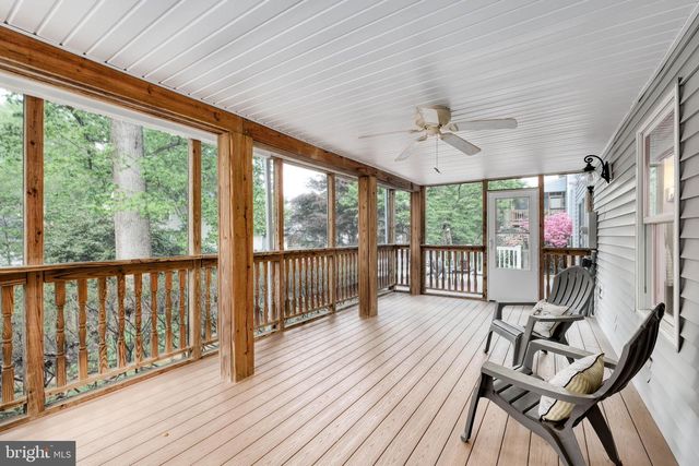 10222 STEAMBOAT LANDING LN, Burke, VA 22015