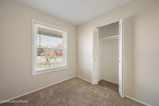 1083 Hillview Blvd, Louisville, KY 40229