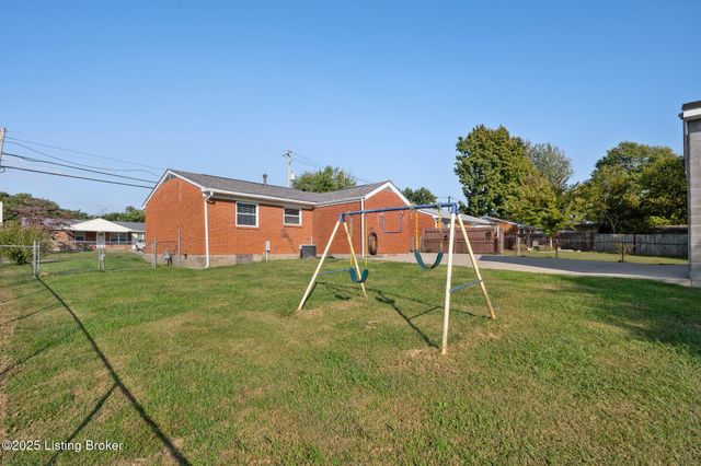 1083 Hillview Blvd, Louisville, KY 40229