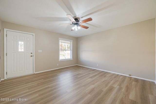 1083 Hillview Blvd, Louisville, KY 40229