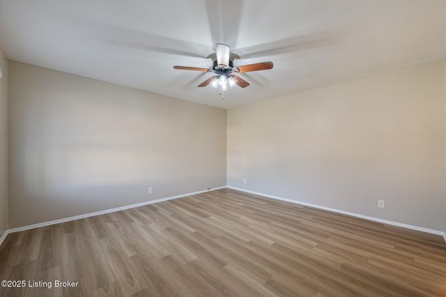 1083 Hillview Blvd, Louisville, KY 40229