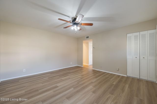 1083 Hillview Blvd, Louisville, KY 40229