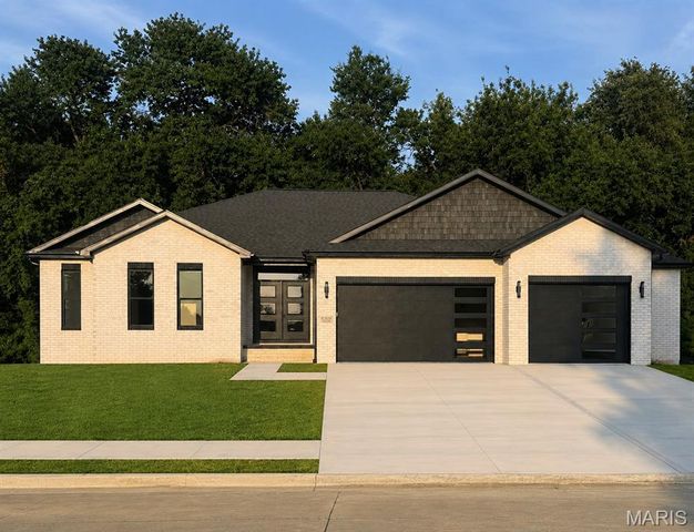 3825 N Arbor Lake Drive, Edwardsville, IL 62025