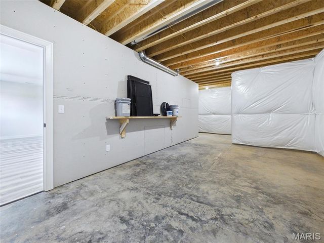 3825 N Arbor Lake Drive, Edwardsville, IL 62025