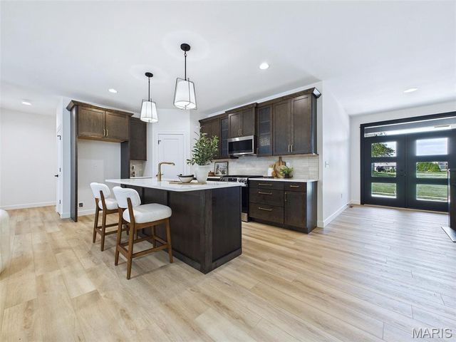 3825 N Arbor Lake Drive, Edwardsville, IL 62025